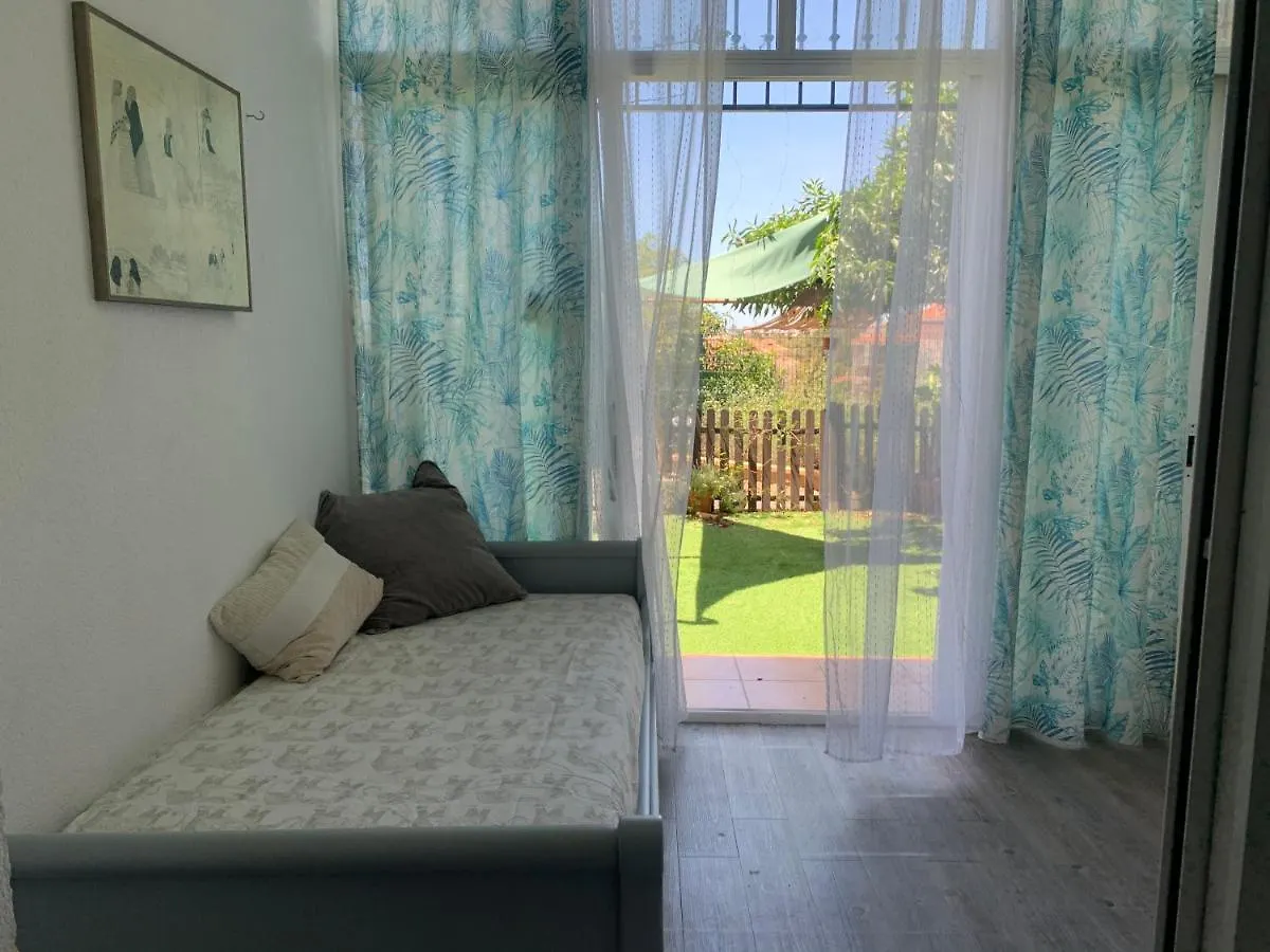 Apartamento con jardín y piscina en el faro de calaburras La Cala De Mijas