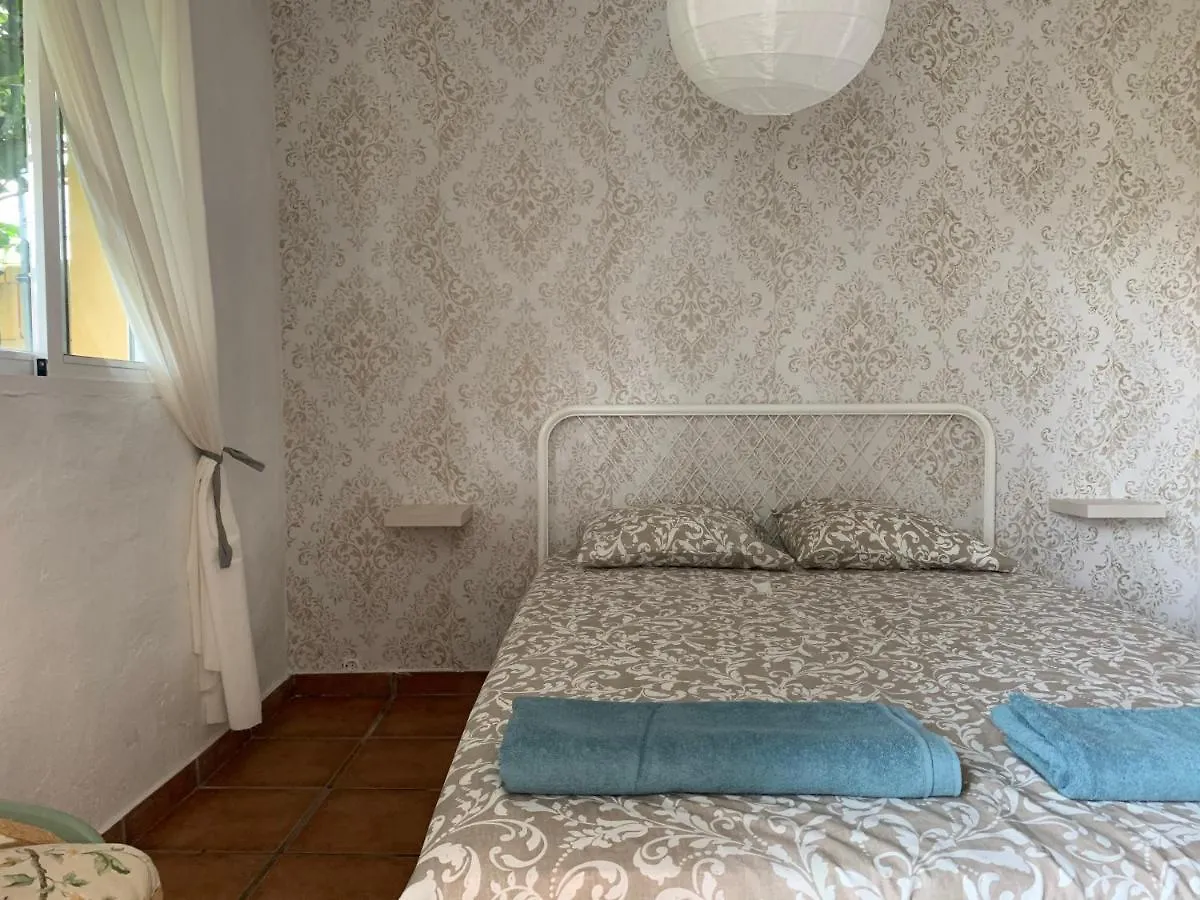 Apartamento con jardín y piscina en el faro de calaburras La Cala De Mijas 0*,