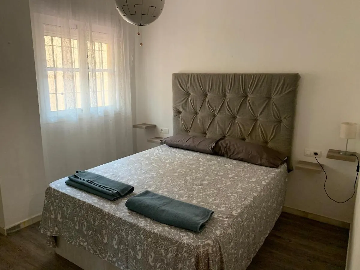 Apartamento con jardín y piscina en el faro de calaburras La Cala De Mijas